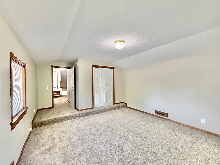 418 Caroline St N — Photo 17