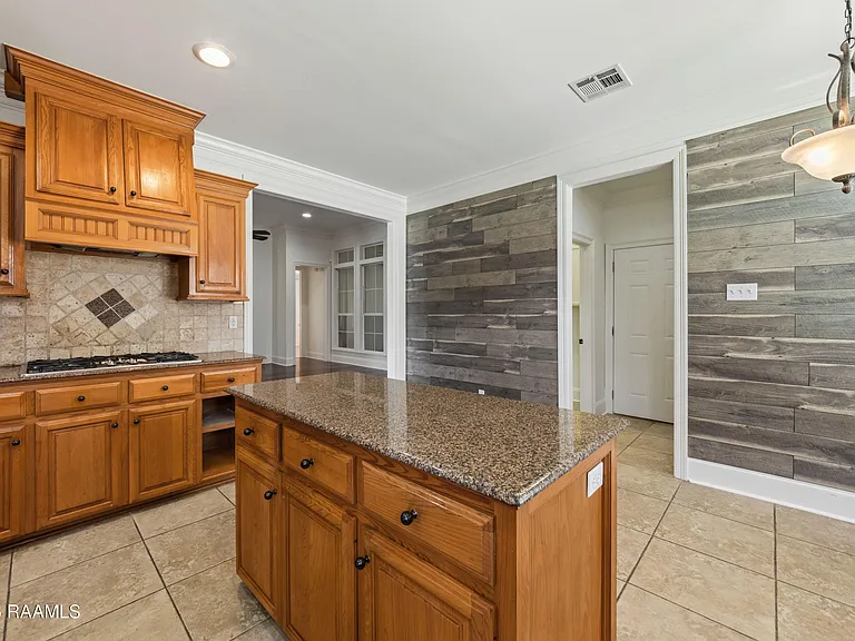 100 Shumard Dr — Photo 24