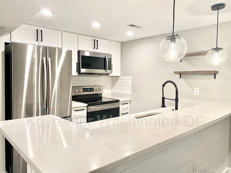 1618 Gales St NE #B — Photo 2