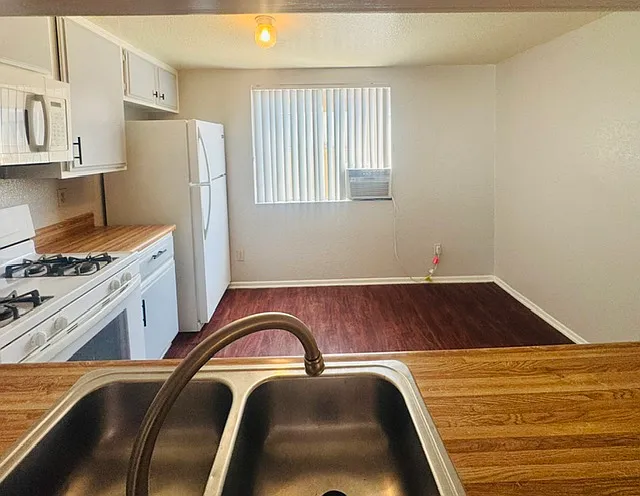 12700 Kornblum Ave — Photo 14