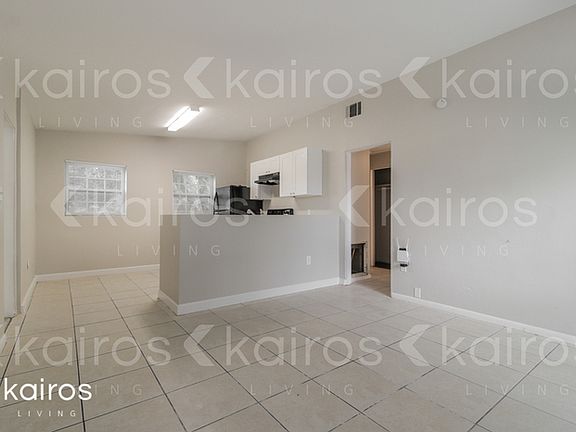 2nd image of 1309 Santa Anita St