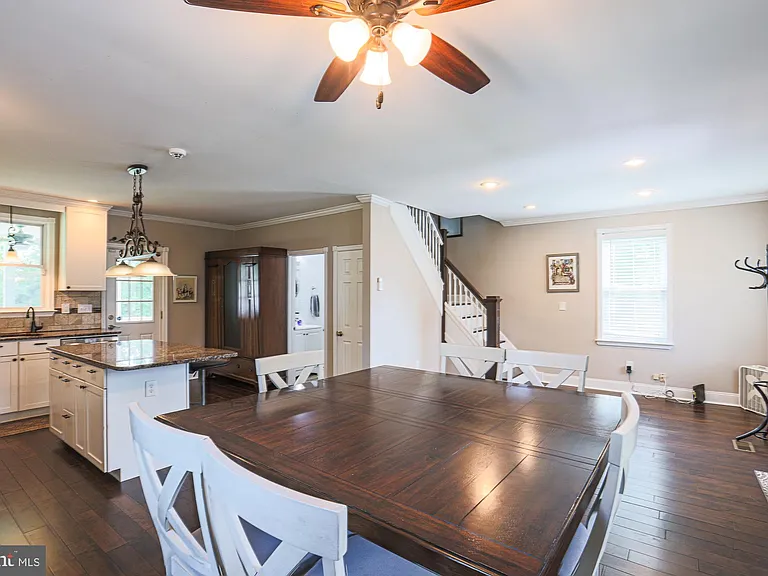 215 Clarendon Ave — Photo 33