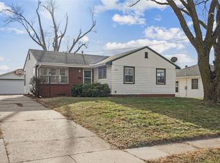 7302 Beechwood Dr, Urbandale, IA 50322
