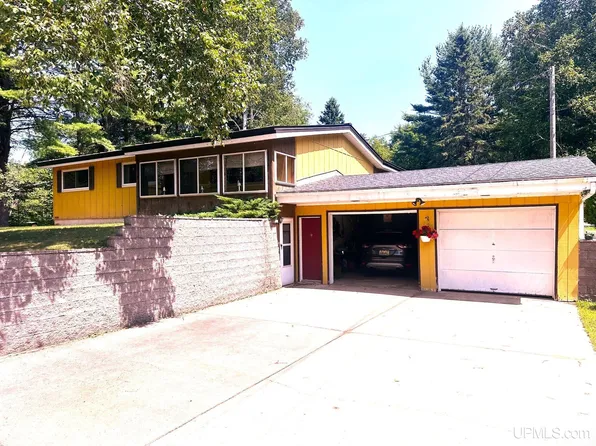 230 Yelle Rd, Gwinn, MI 49841