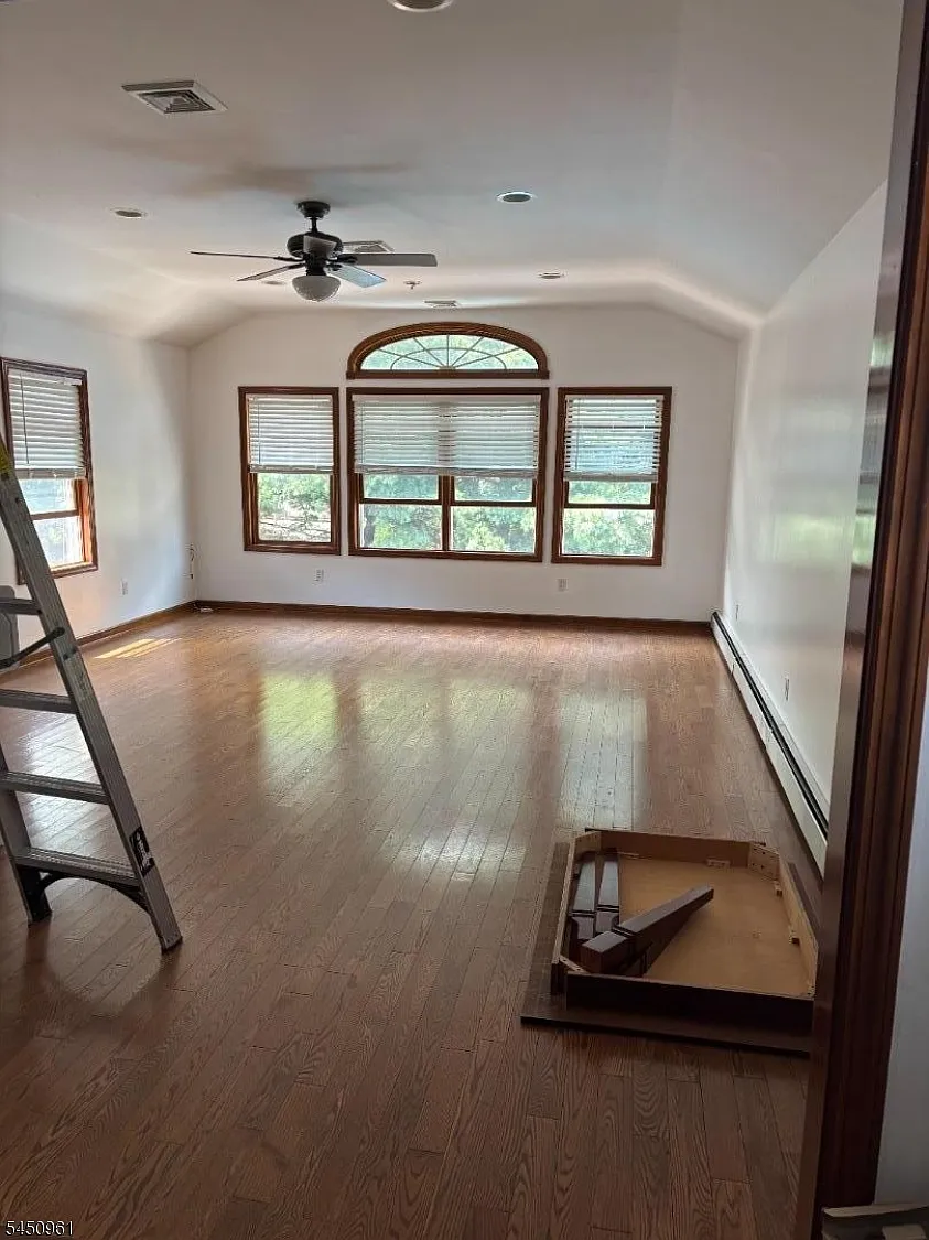 2 bed, 1.0 bath, $2,500 — Photo 4