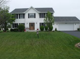 211 Old Meadow Ln, Rockton, IL 61072