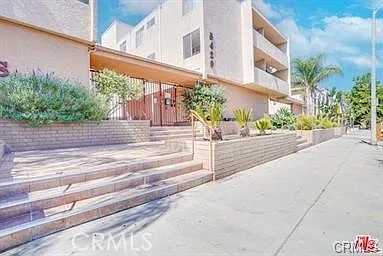 Building Photo - 5429 Newcastle Ave #210