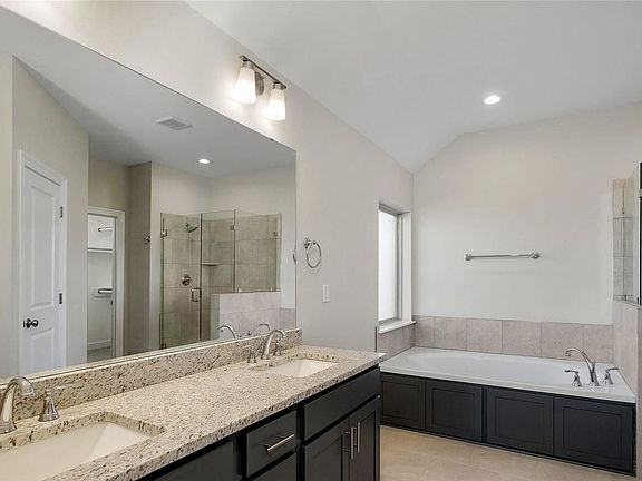 5th image of 555 Brunswick Gdns