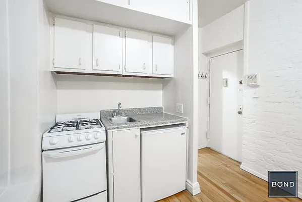 Rented by Bond New York | media 5