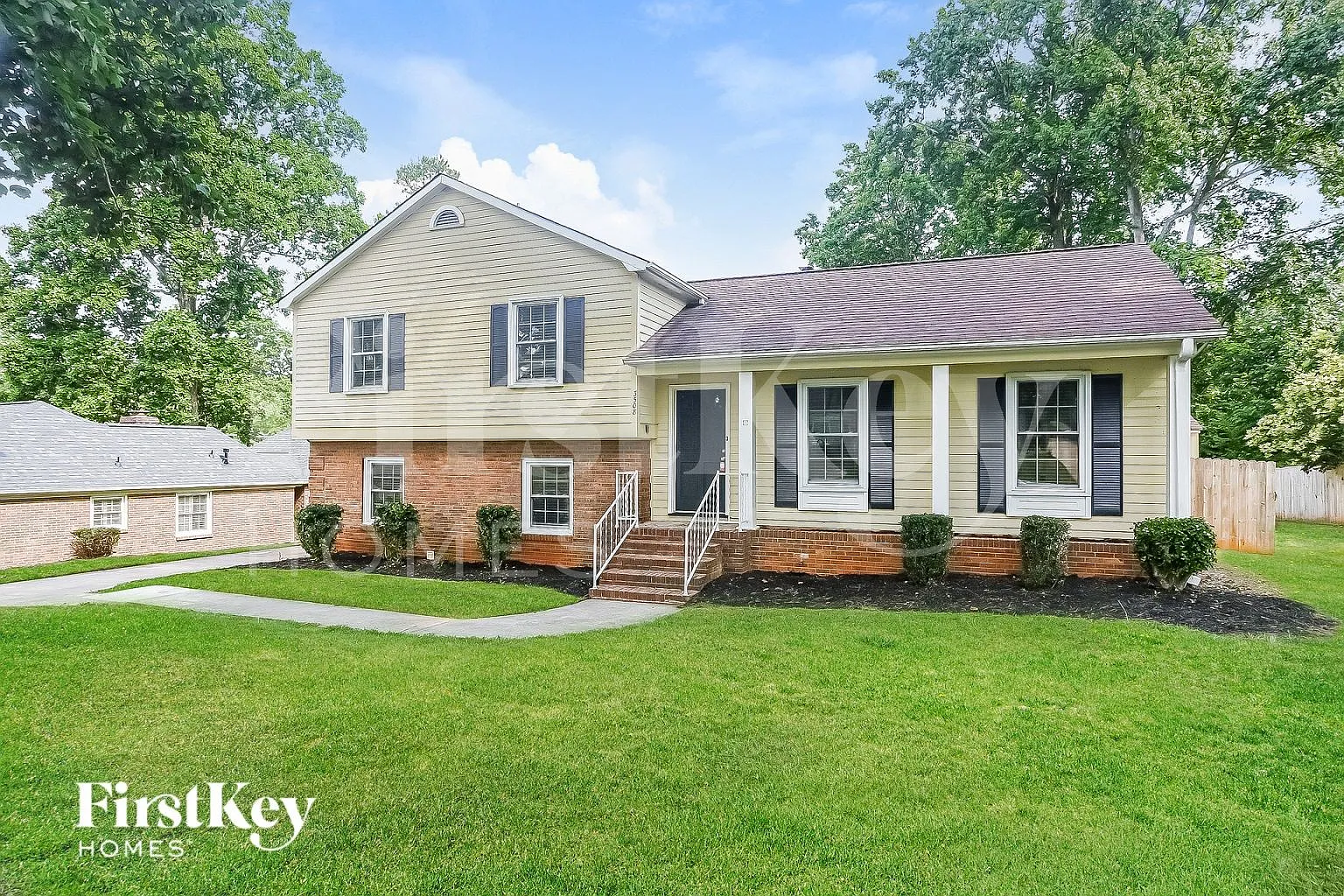 4 bed, 2.5 bath, 1950 sqft, $2,590 — Photo 2