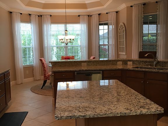 5th image of 819 Newbridge Pl