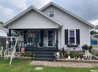 605 Oak St, Carmi, IL 62821