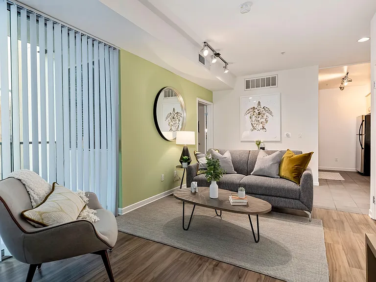 Living at Santa Monica — Photo 48