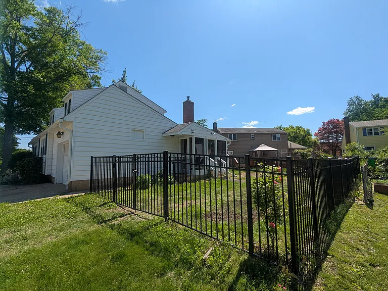 53 Odaniel Ave — Photo 29