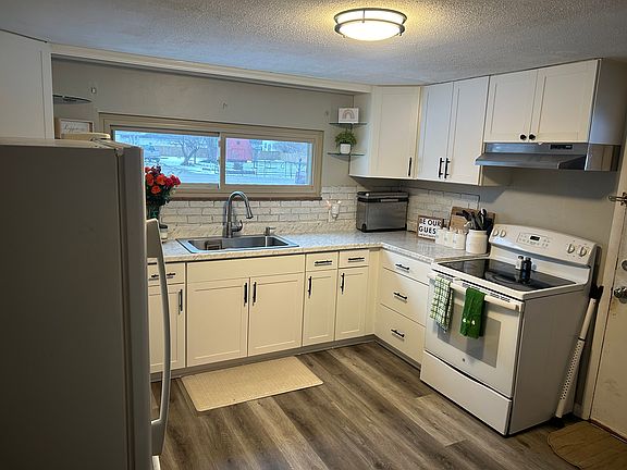 4th image of 1275 Marsdale Ave