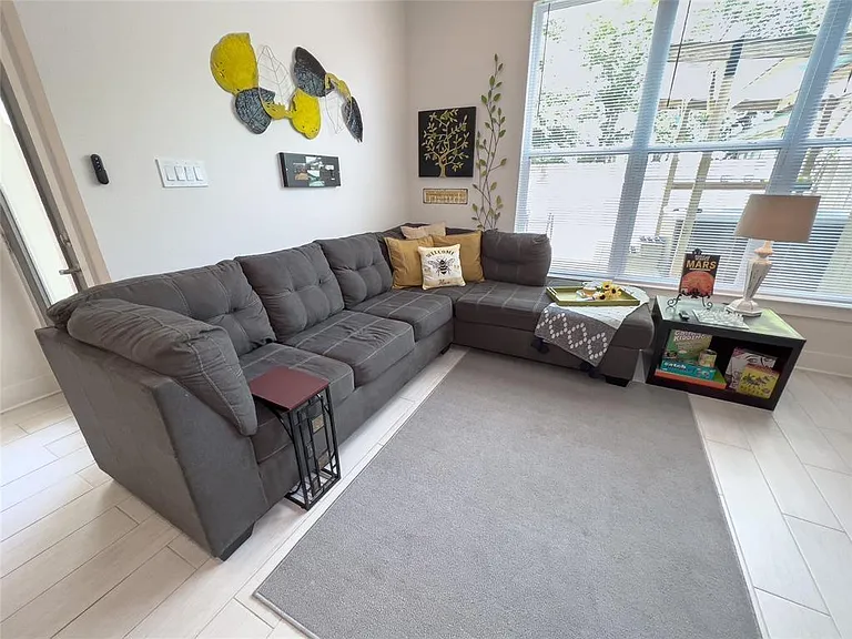 2404 Saint Charles St — Photo 9