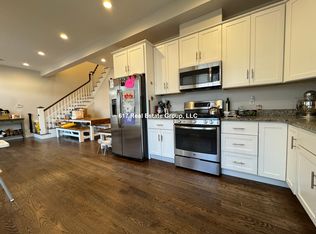 2044 Beacon St #TOWNHOUSE, Waban, MA 02468