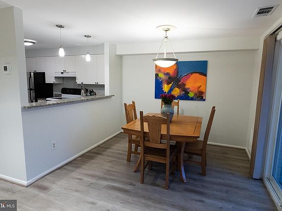 4th image of 1004A Warwick Ct