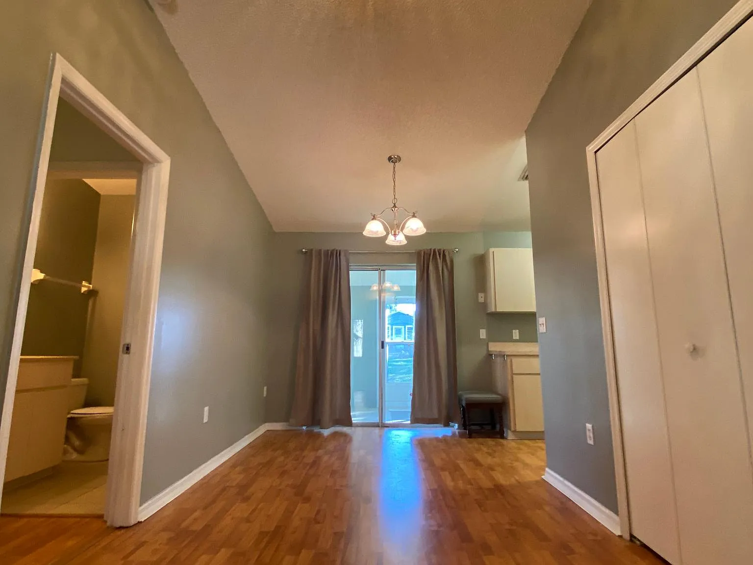 517 Highland Dr — Photo 3