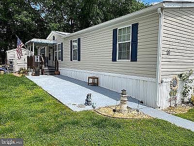 1st image of 14 Thomas Ln