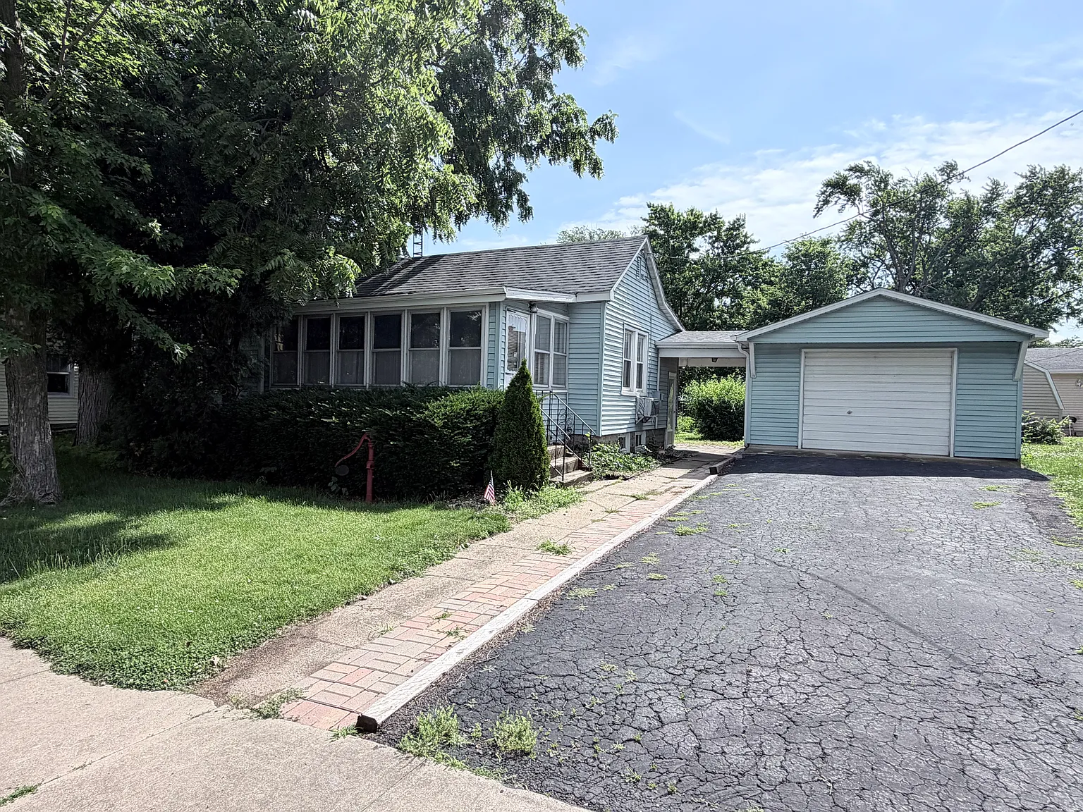 2 bed, $1,300 — Photo 1