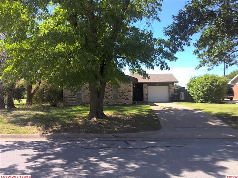 621 W Oxford Ave