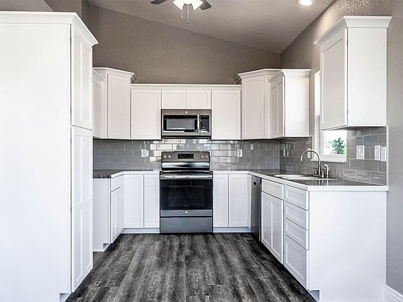 3rd image of 908 E Sandalwood Cir