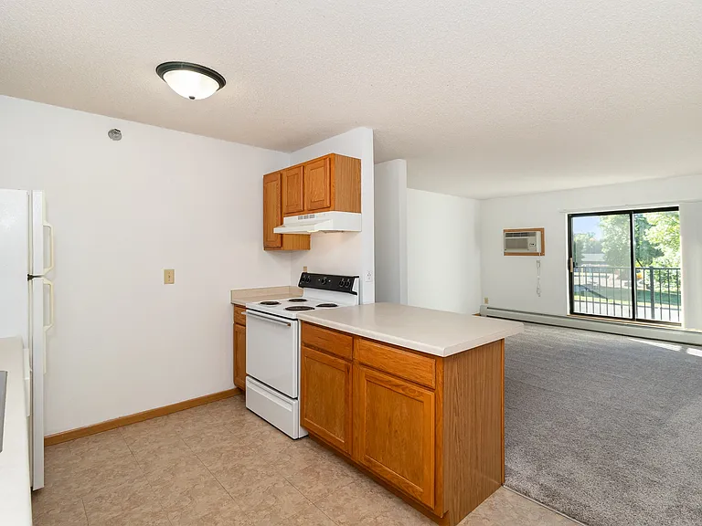 Hutchinson, MN Deer Park Apartments | 21D | Kitchen
