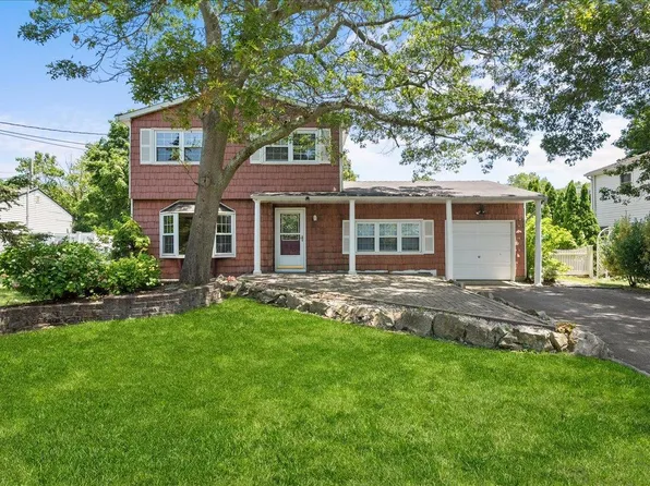 197 Maple Street, Medford, NY 11763