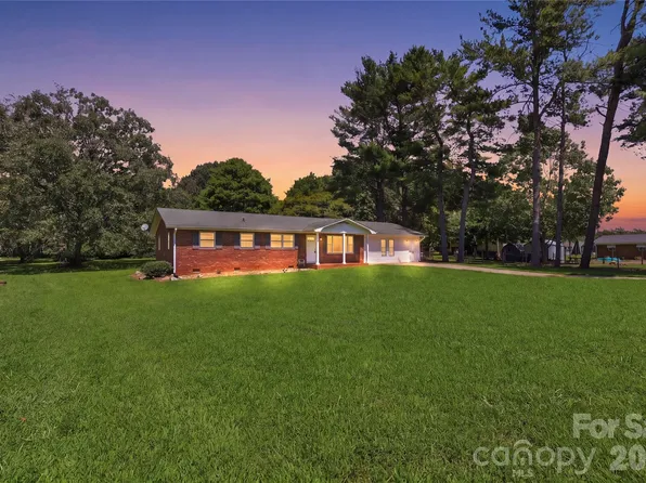 2819 Randolph Rd, Statesville, NC 28625
