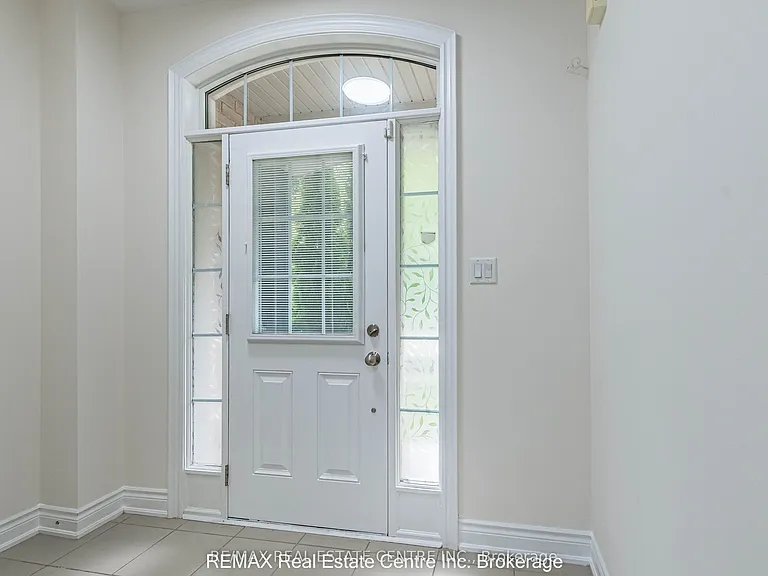 27 Lady Evelyn Cres — Photo 4