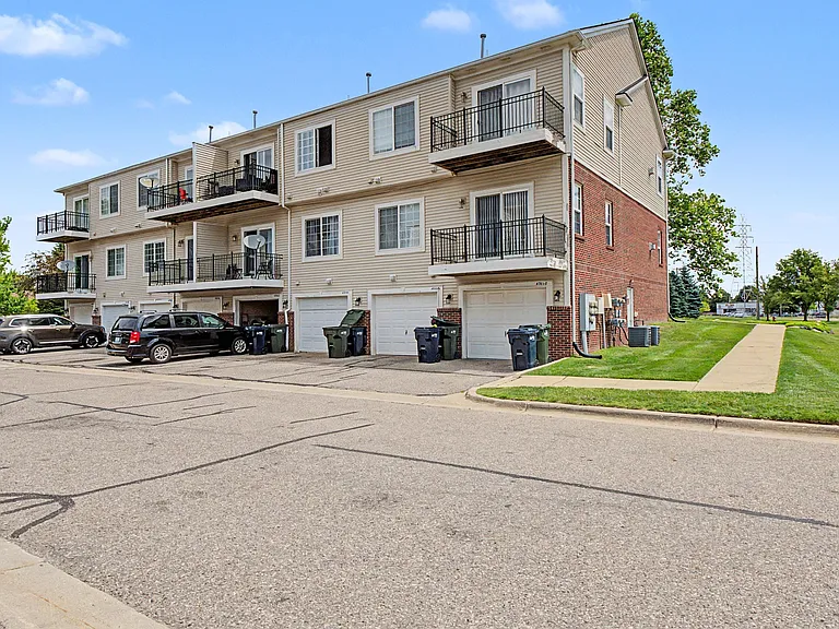 43018 Burlington Dr — Photo 41