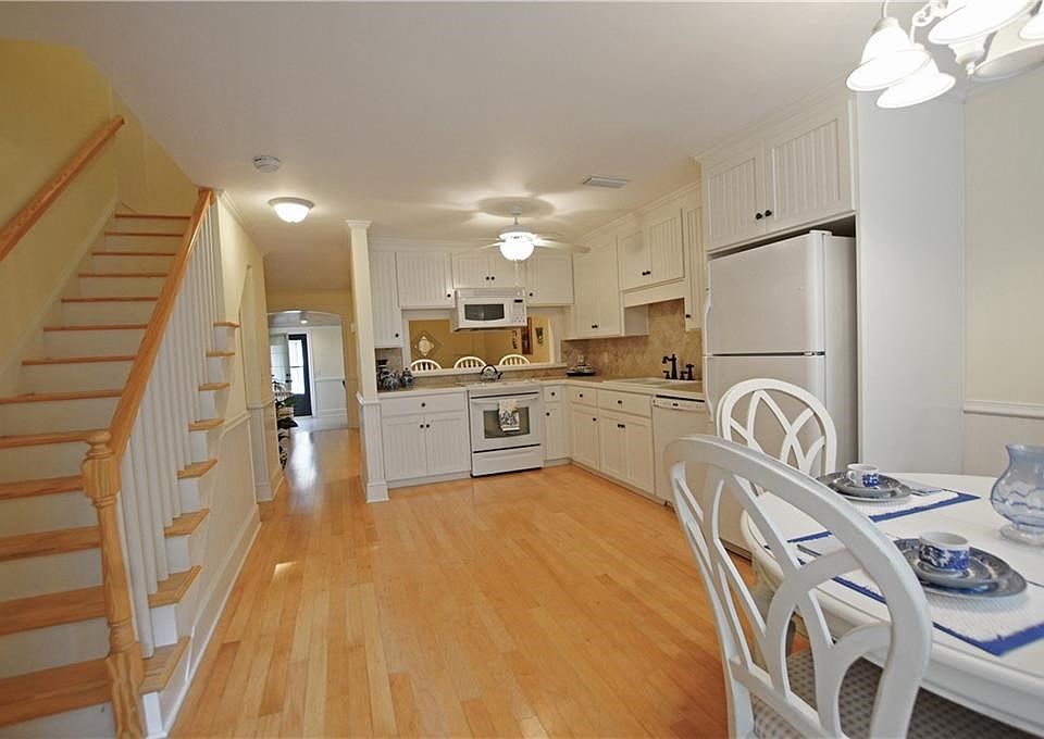 Dining area in the beautiful kitchen