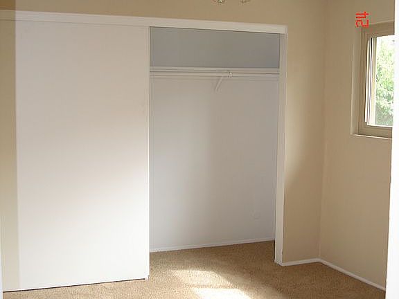 4th image of 1060 E Washington Ave APT 16