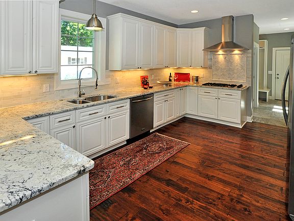 Bright modern kitchen
