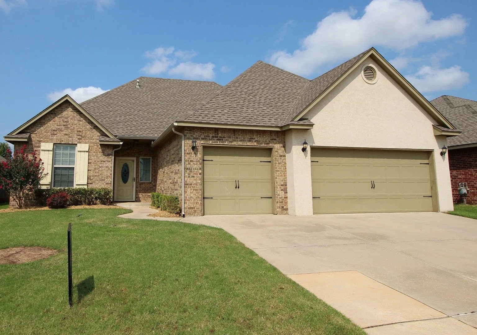 Wonderful 3 bed + bonus, 2.5 bath, & 3 car in Edmond — Photo 1