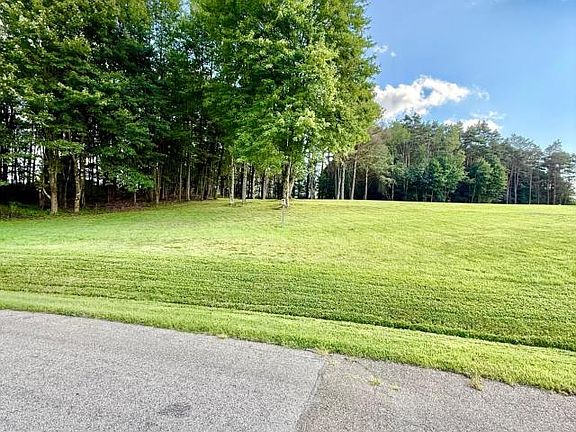 4th image of 36 Lynn Dr