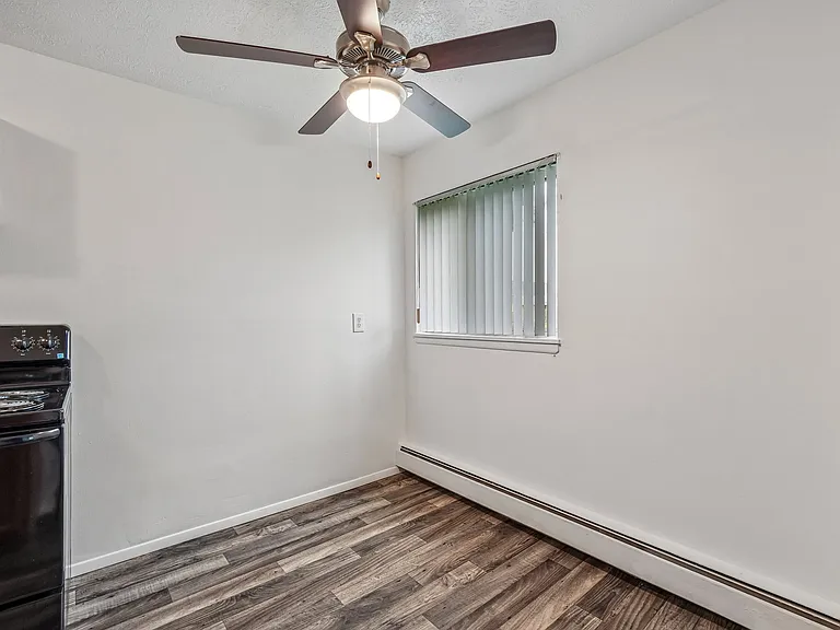 Dearborn Club Apartments — Photo 20