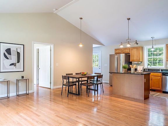 4th image of 316 Fox Hill Road