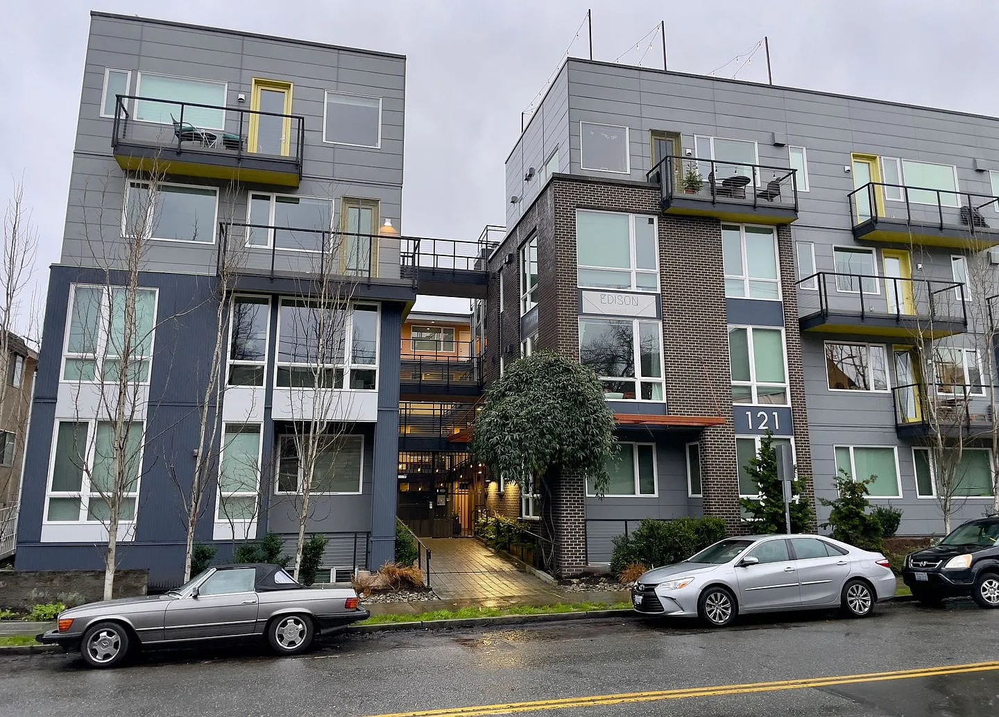 Controlled Access Capitol Hill 1 Bedroom Condo — Photo 3