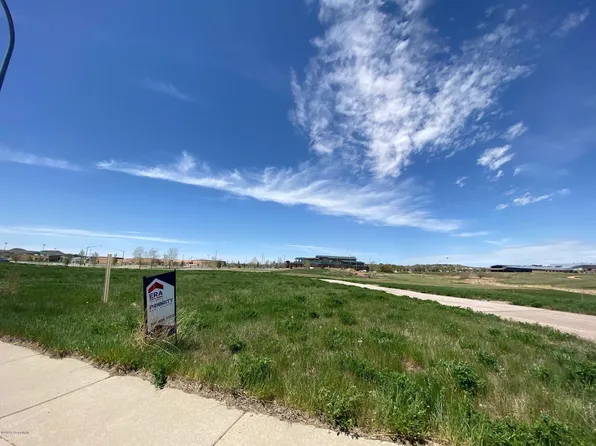 119 College Park Cir, Gillette, WY 82718