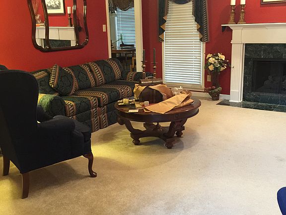 formal living room 3/3