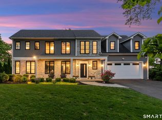 7 Waterside Ln, West Hartford, CT 06107