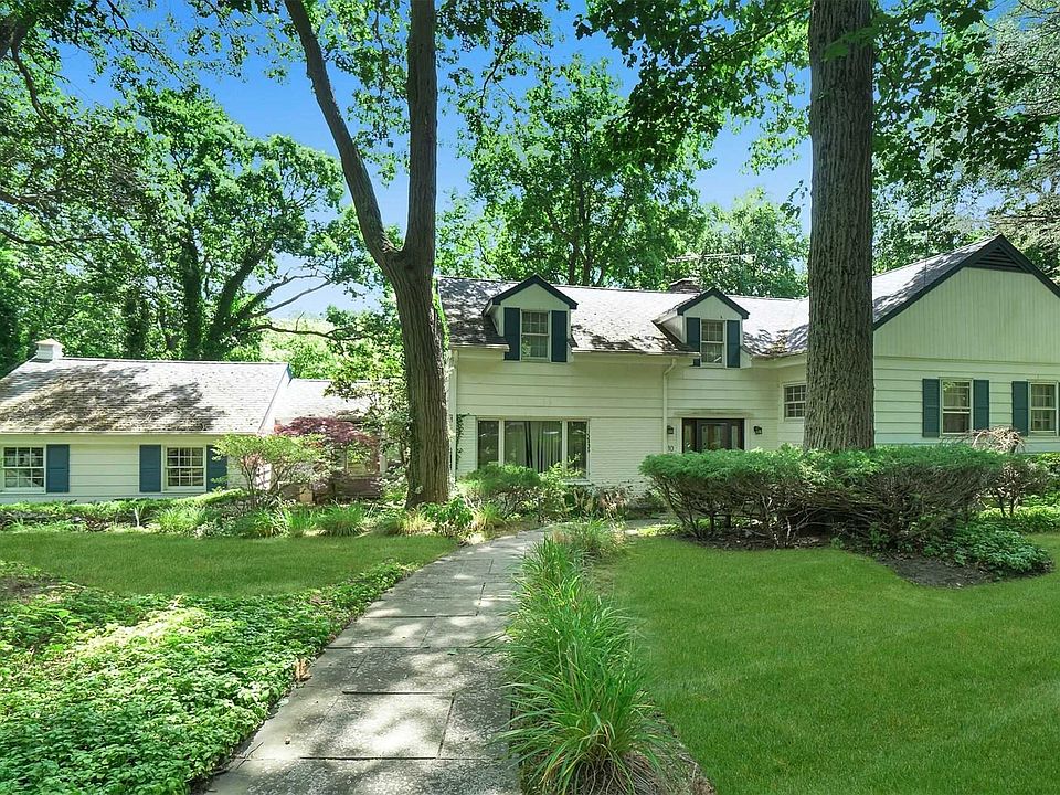 1st image of 10 Westbrook Ct