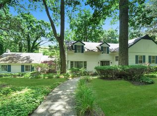 10 Westbrook Ct, Greenlawn, NY 11740