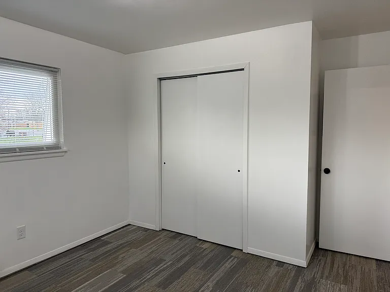 211 E Main St #8 — Photo 4