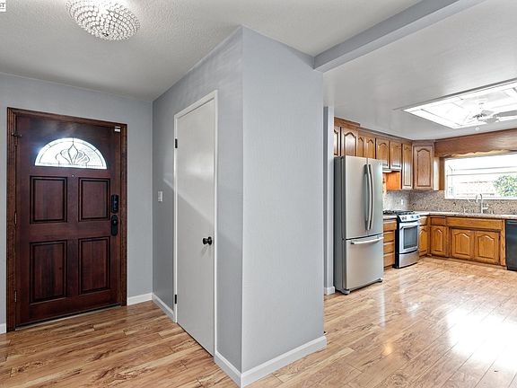 5th image of 4950 Black Ave