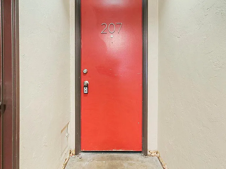 1375 N Williams St #207 — Photo 23