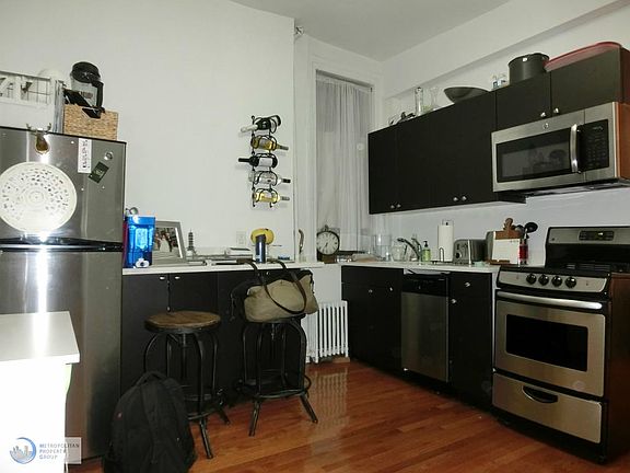 2nd image of 52 Carmine St Frnt A