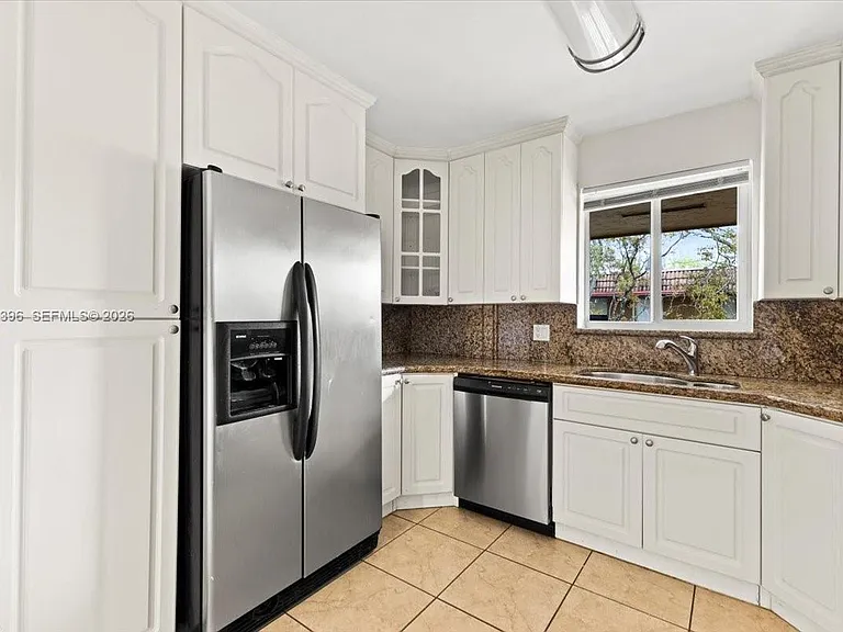 2323 Van Buren St #208 — Photo 7